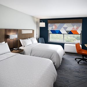 Queen Room Two Queen Beds Hearing Accessible or Non-Smoking